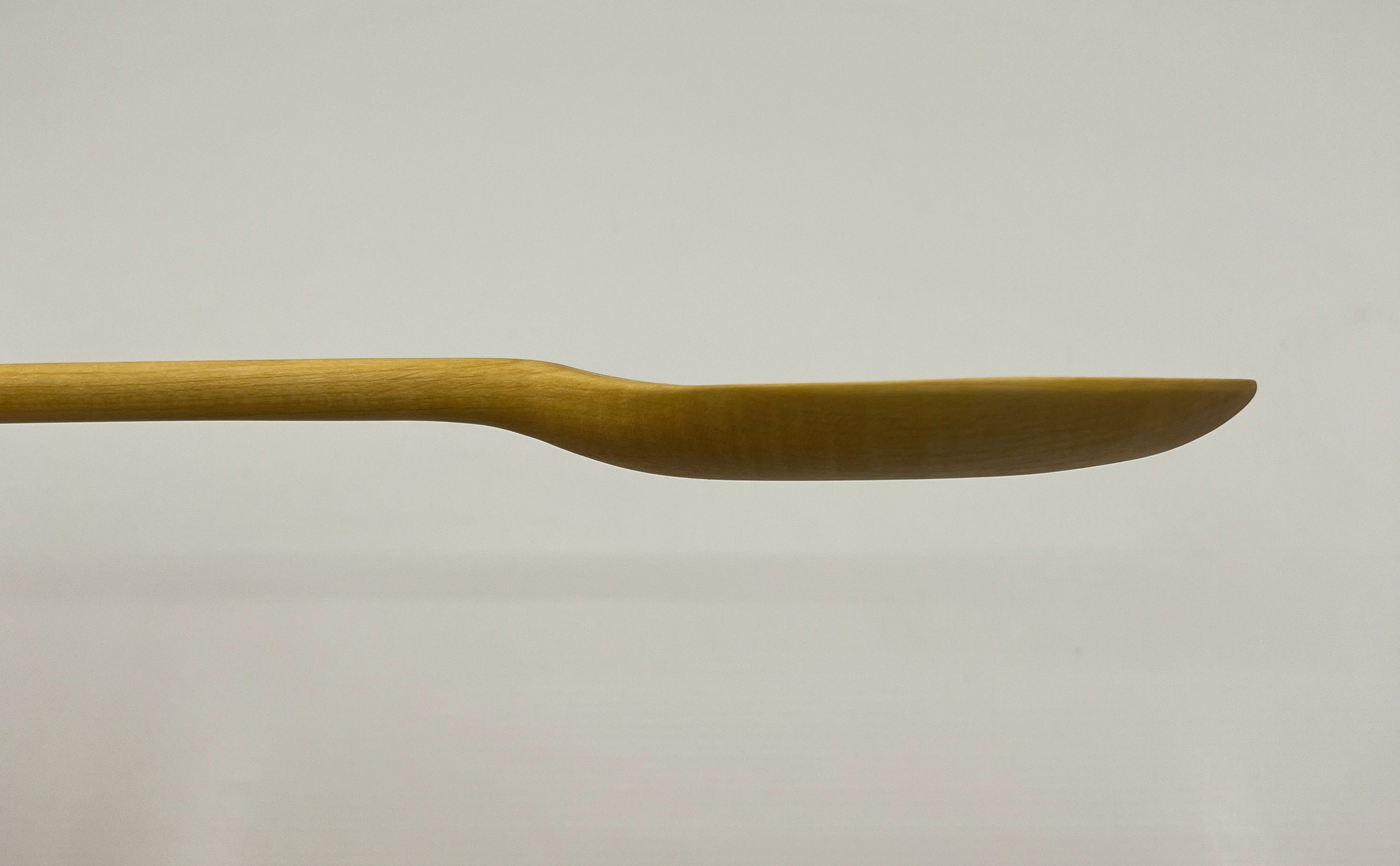 Cuillère artisanale à long manche en bois de tilleul 47 cm