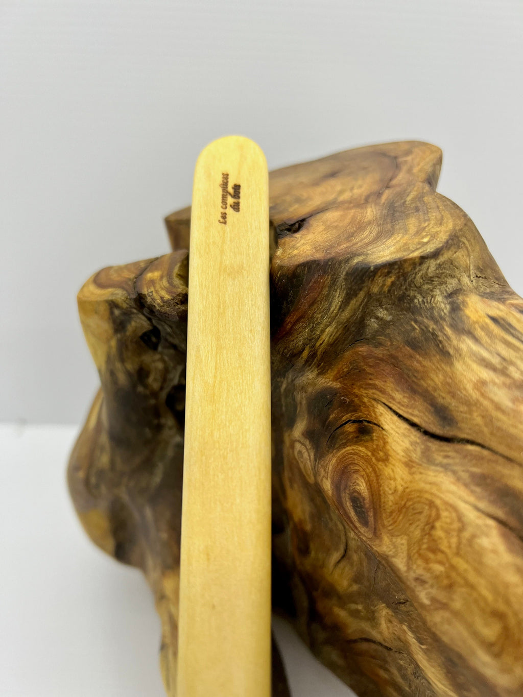 Cuillère artisanale à long manche en bois de tilleul 47 cm