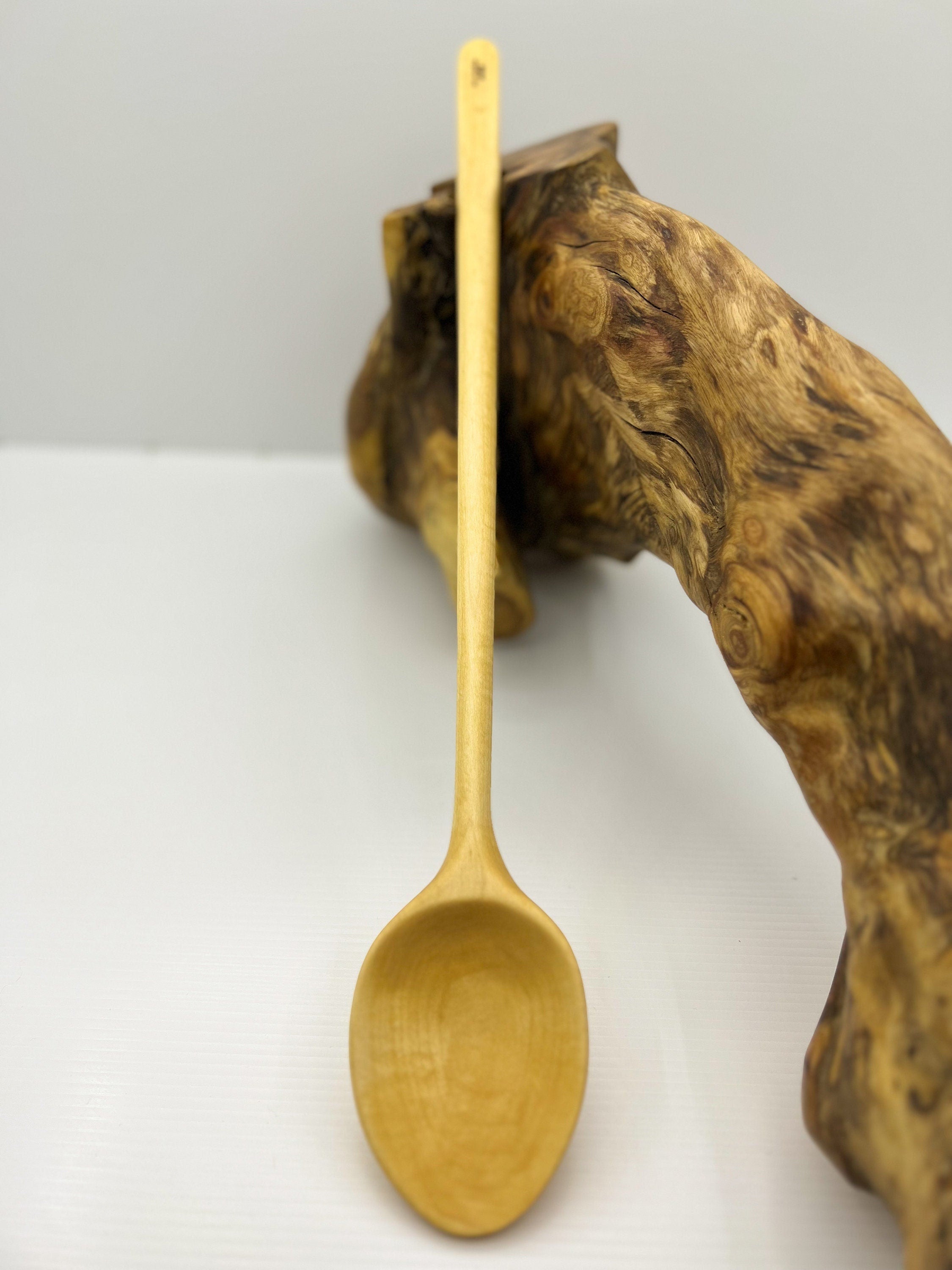 Cuillère artisanale à long manche en bois de tilleul 47 cm