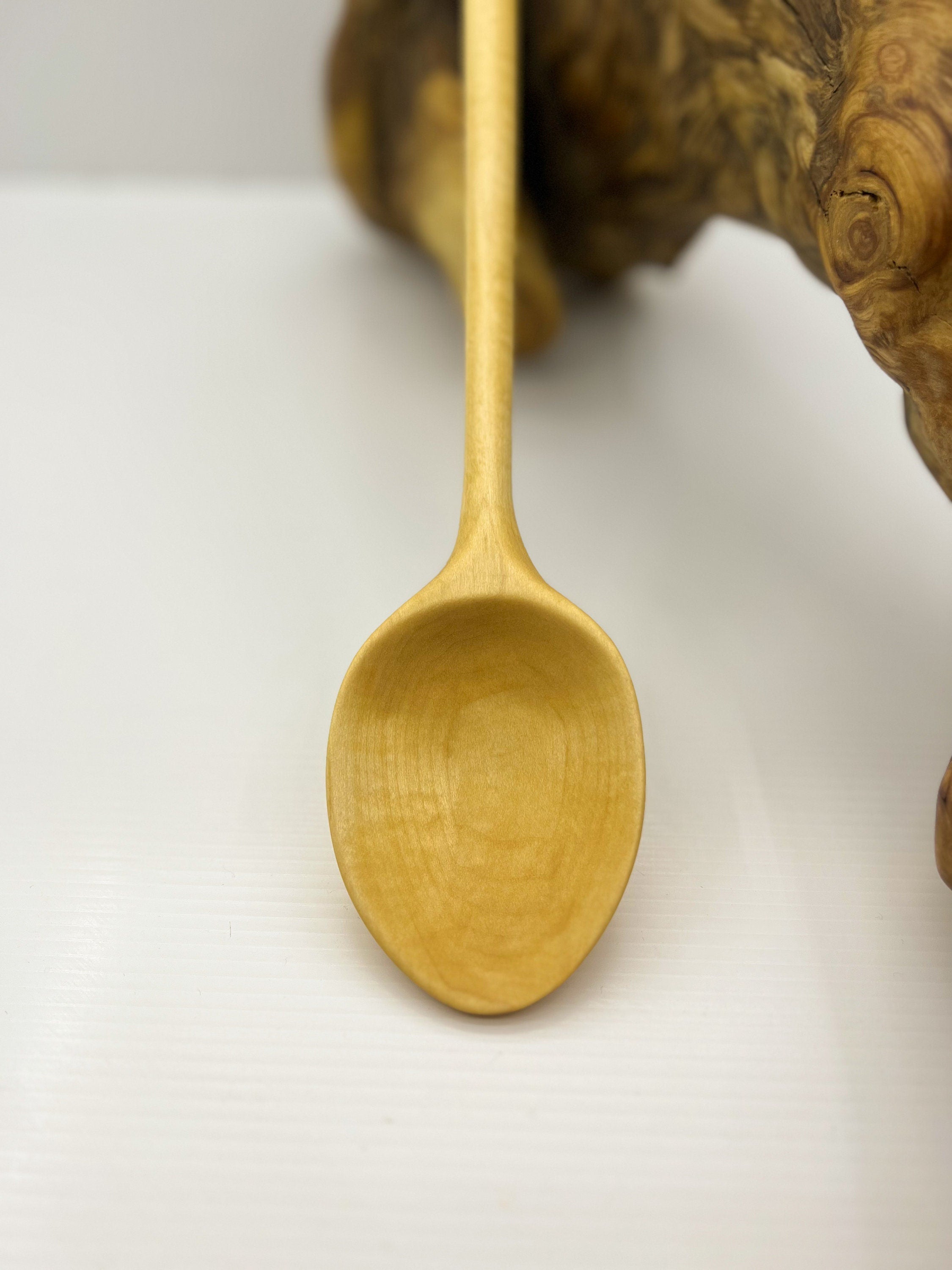 Cuillère artisanale à long manche en bois de tilleul 47 cm